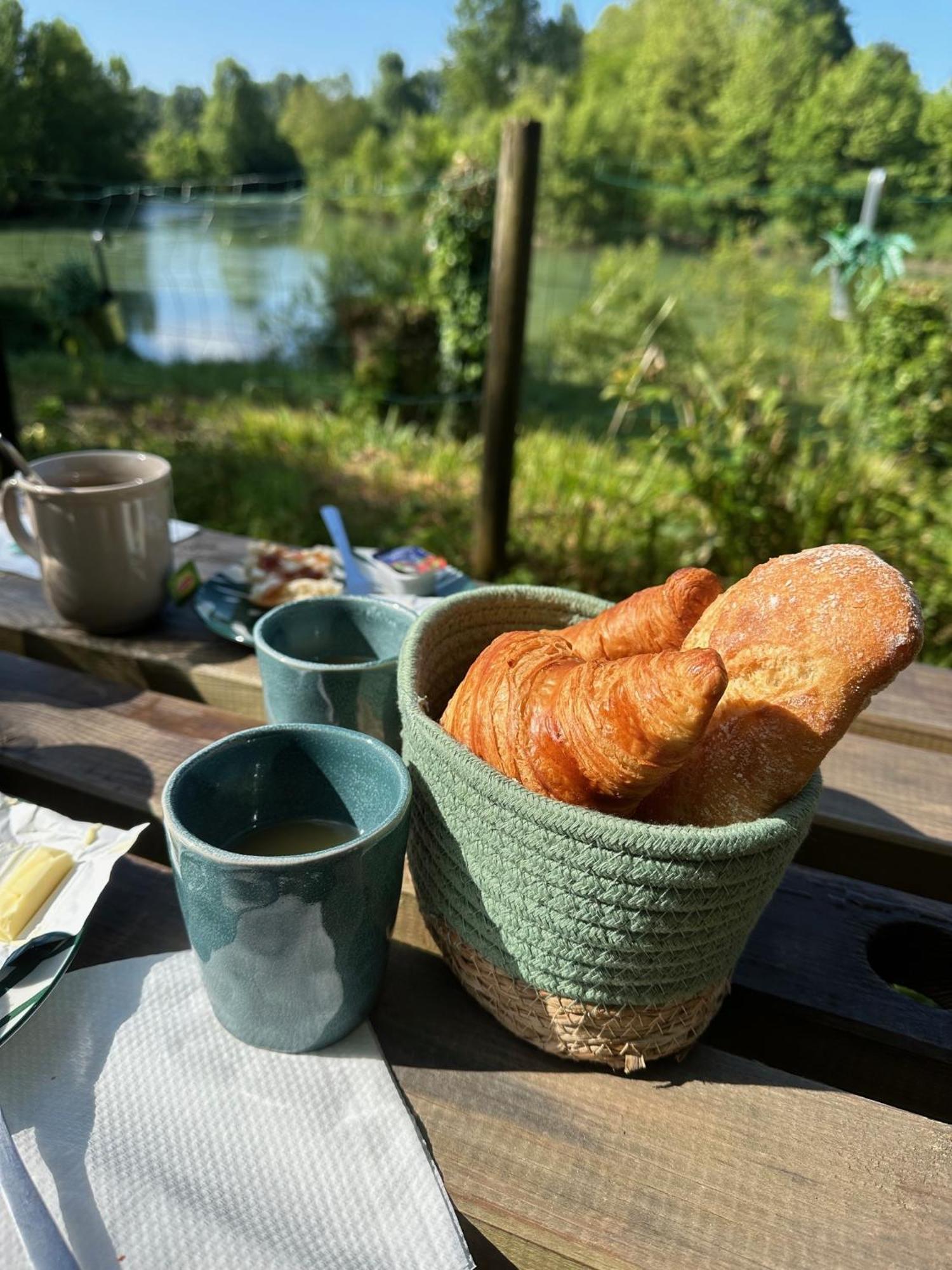 Les Nuits De Cassiopee Bed & Breakfast Sorde-l'Abbaye Room photo